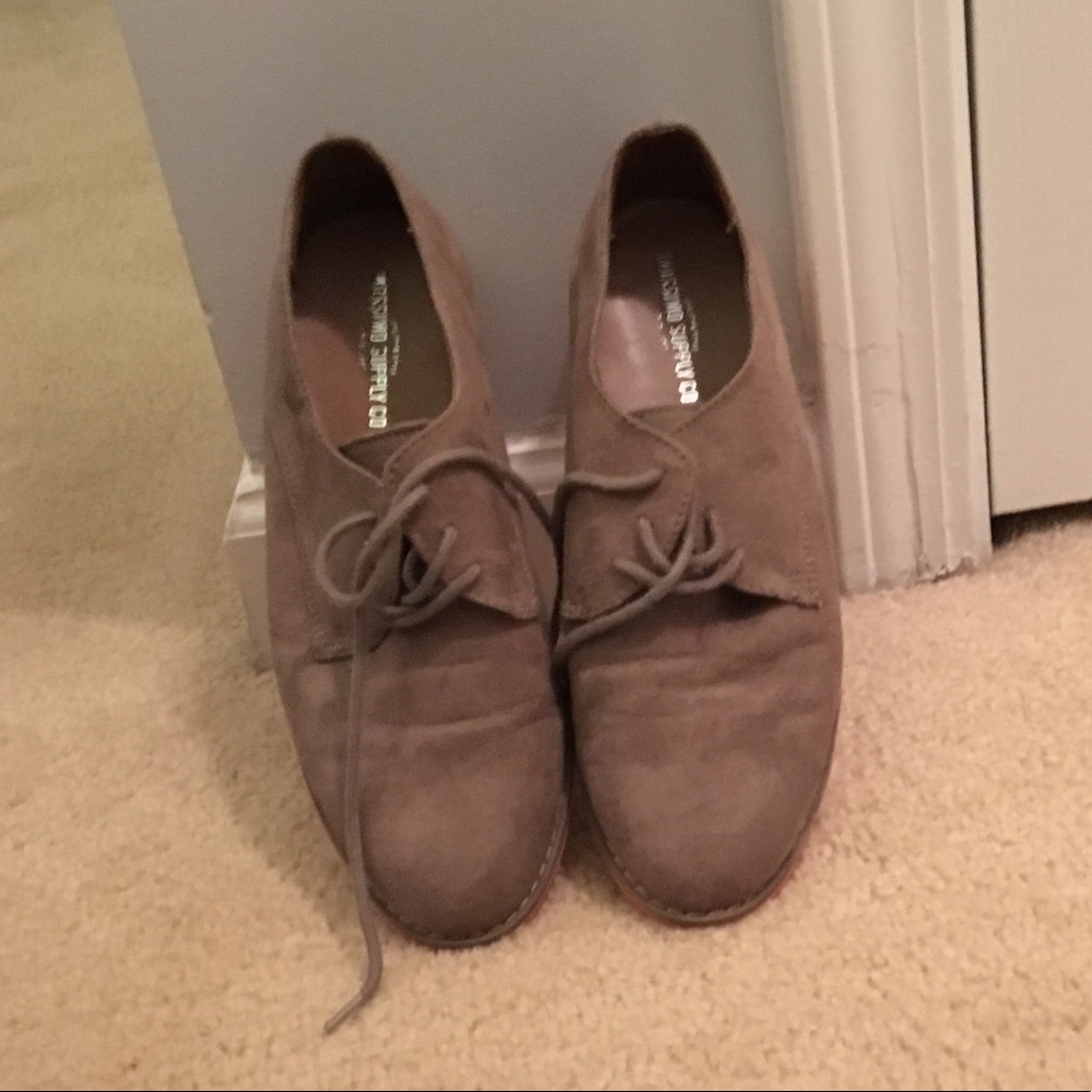 Women’s size 7 shoes